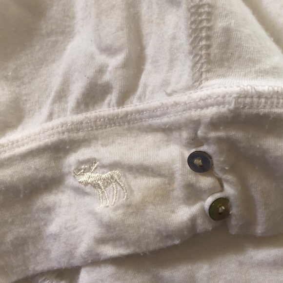 A&F white ruffled sleeveless top - Picture 3 of 4